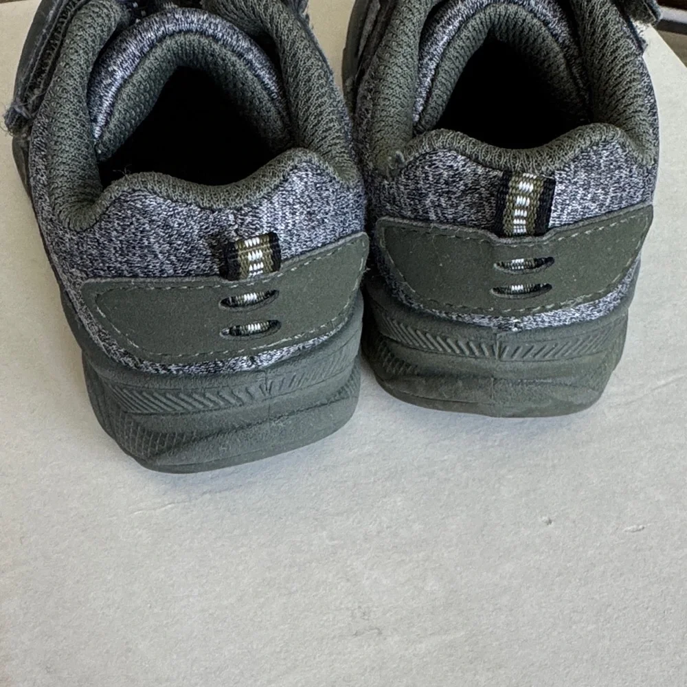 OshKosh‎ B'gosh Toddler Black and Gray Hook-and-Loop Sneakers